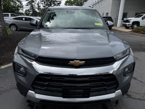 Used 2023 Chevrolet TrailBlazer LT w/ Convenience Package AWD/4WD image 2
