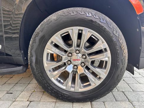 Used 2021 GMC Yukon XL SLT AWD/4WD image 41
