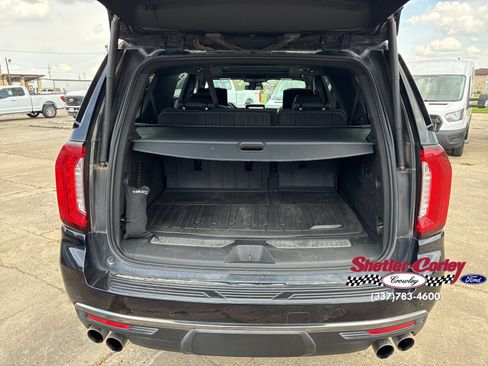 Used 2023 GMC Yukon XL AT4 w/ AT4 Premium Plus Package AWD/4WD image 18