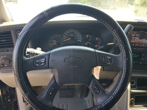 Used 2005 Chevrolet Tahoe Z71 w/ Preferred Equipment Group AWD/4WD image 29