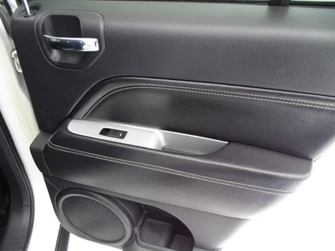 Used 2016 Jeep Compass High Altitude image 33