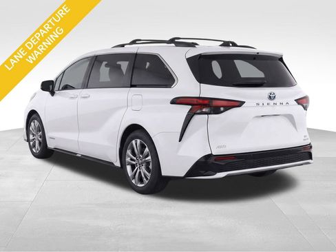 Used 2021 Toyota Sienna XSE w/ XSE Plus Package AWD/4WD image 7