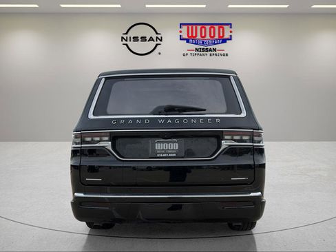 Used 2022 Jeep Grand Wagoneer Series III AWD/4WD image 3