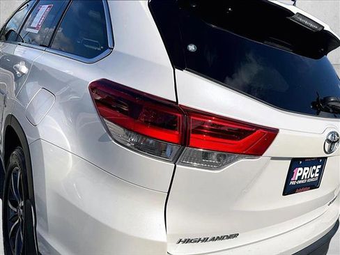 Used 2018 Toyota Highlander XLE image 30