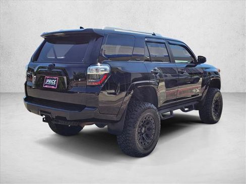 Used 2018 Toyota 4Runner SR5 AWD/4WD image 5
