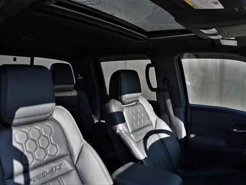Used 2022 Nissan Frontier PRO-4X w/ Pro-4X Premium Package image 17