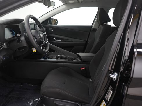 New 2025 Hyundai Elantra SE image 22
