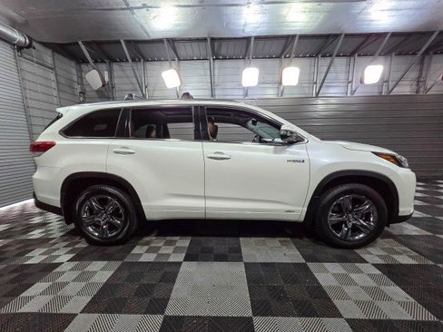 Used 2019 Toyota Highlander Limited Platinum image 9