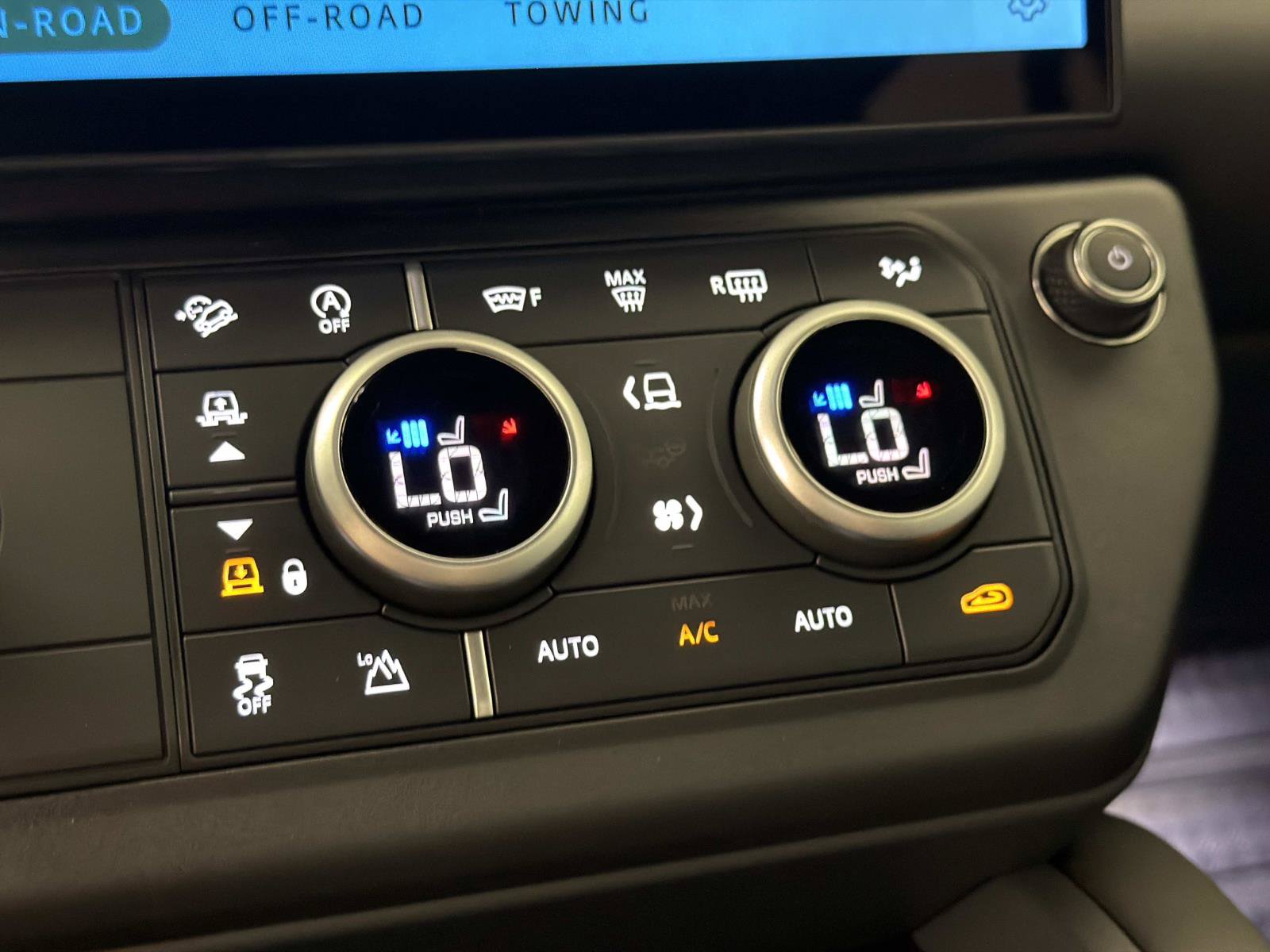 New 2026 Land Rover Defender 110 X-Dynamic SE AWD/4WD image 24