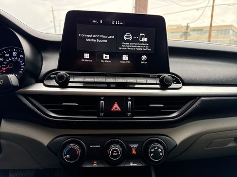 Used 2021 Kia Forte LXS image 9