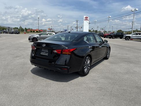 Used 2025 Nissan Altima 2.5 SV FWD image 3