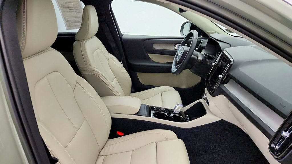 Used 2023 Volvo XC40 B5 Plus w/ Climate Package AWD/4WD image 21