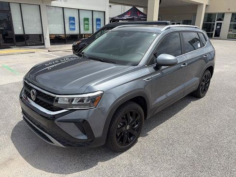 Certified 2023 Volkswagen Taos SE w/ Black Wheel Package FWD image 2
