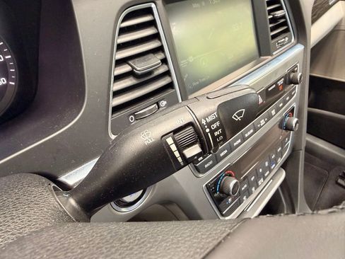 Used 2017 Hyundai Sonata Limited w/ Ultimate Package 02 FWD image 28