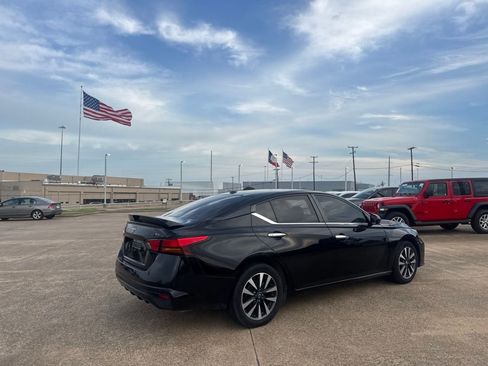 Certified 2023 Nissan Altima 2.5 SV FWD image 19