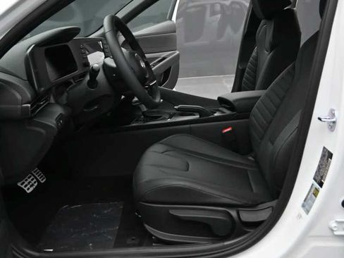 New 2026 Hyundai Elantra SEL Sport FWD image 16