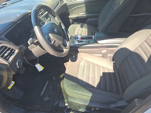 Used 2018 Ford Fusion SE FWD image 13