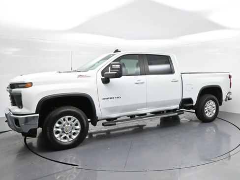 Used 2025 Chevrolet Silverado 2500 LT AWD/4WD image 4