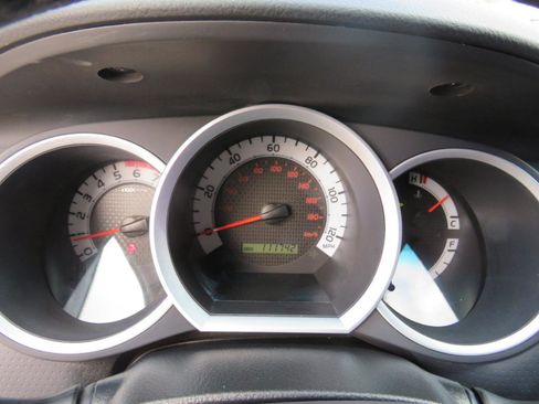 Used 2015 Toyota Tacoma 4x4 Double Cab w/ SR5 Package image 9