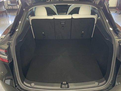 Used 2023 Tesla Model Y 2WD image 33