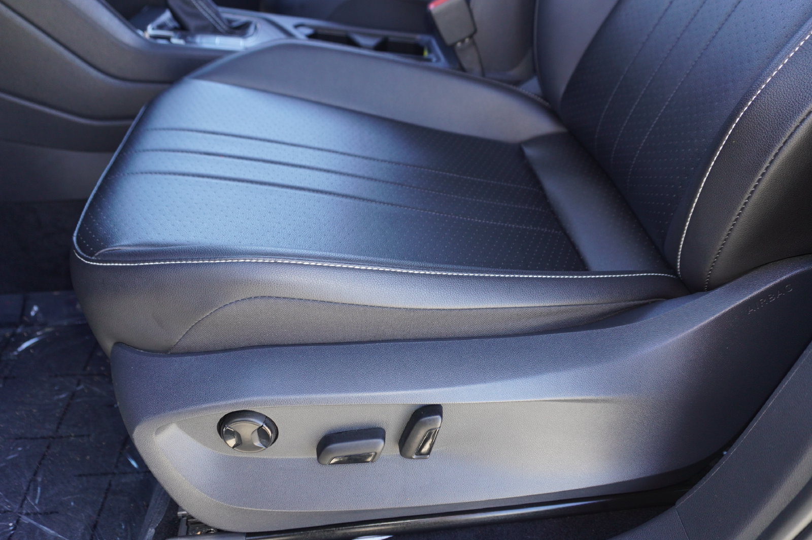 Used 2022 Volkswagen Tiguan SE FWD image 15