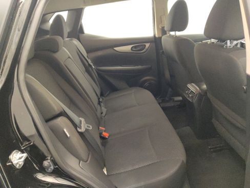 Used 2020 Nissan Rogue Sport S image 19