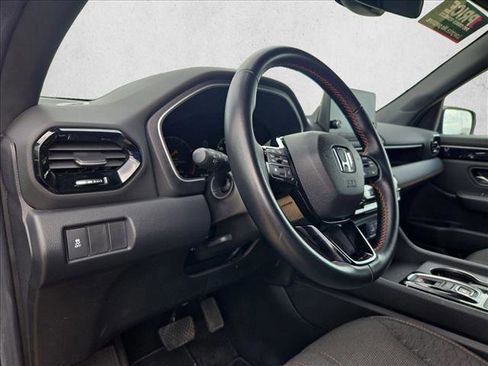 Used 2025 Honda Pilot Sport image 10