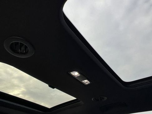 Used 2023 Chevrolet Traverse Premier image 43