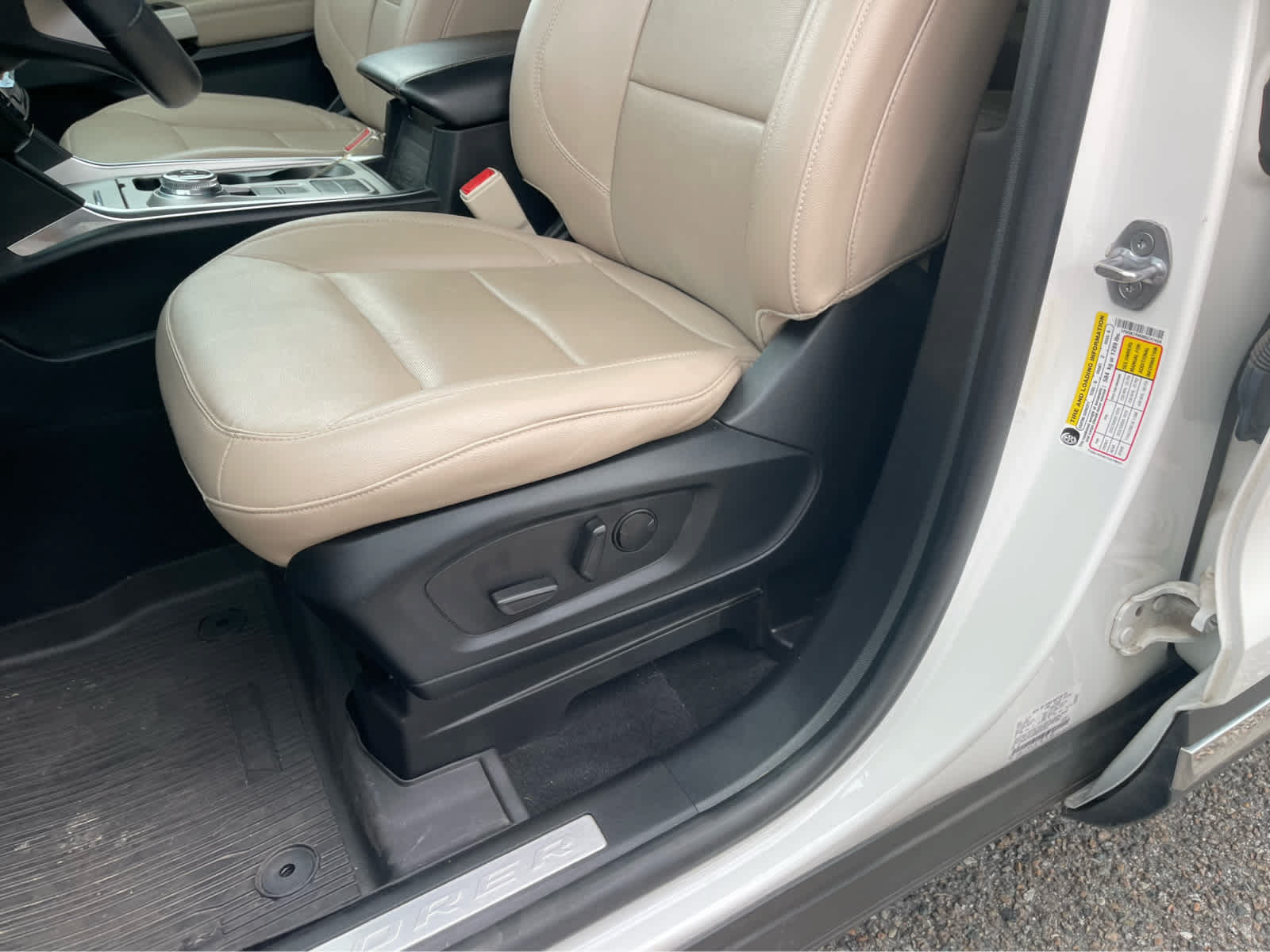 Used 2021 Ford Explorer Limited w/ Equipment Group 301A RWD image 13