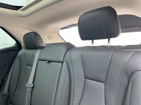 Used 2022 Buick Envision Essence w/ Safety Package image 9