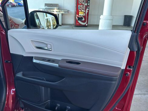 Used 2024 Toyota Sienna Platinum image 12