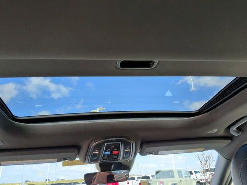 New 2025 Jeep Grand Cherokee L Altitude image 21