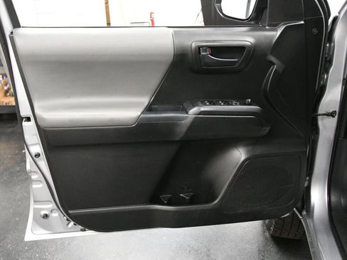 Certified 2019 Toyota Tacoma SR image 11