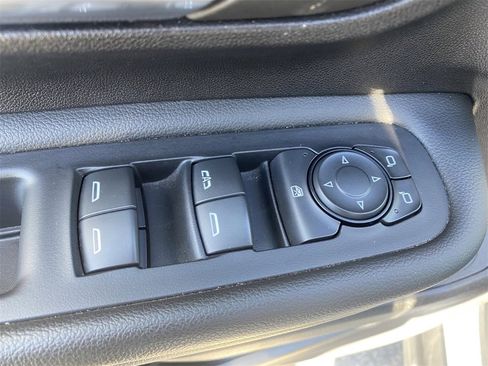 Used 2024 GMC Terrain SLT image 22