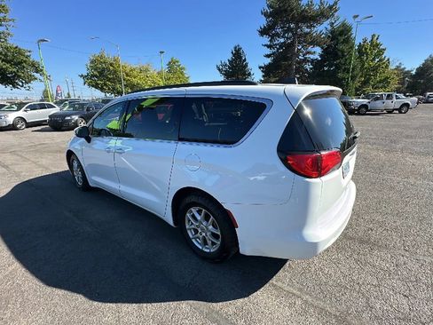 Used 2021 Chrysler Voyager Lxi FWD image 5