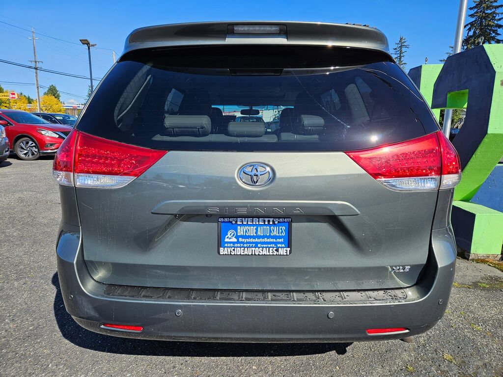 Used 2011 Toyota Sienna XLE w/ Premium Pkg FWD image 4