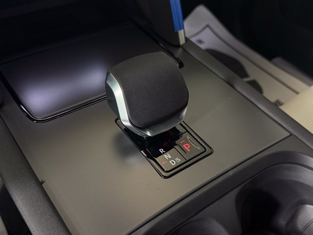 Certified 2025 Land Rover Discovery Sport Dynamic SE AWD/4WD image 32