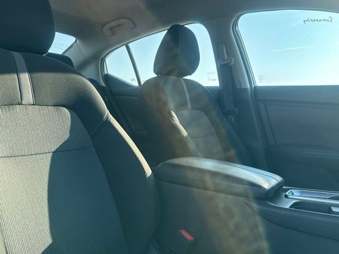 Certified 2025 Nissan Sentra SV FWD image 28