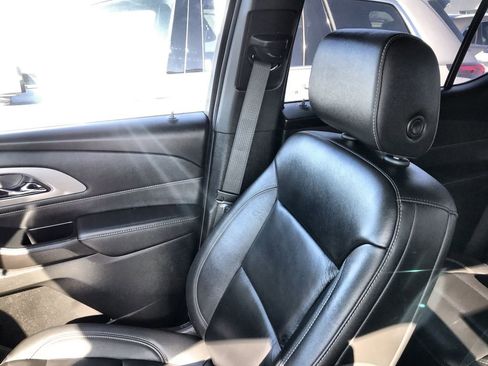 Used 2023 Chevrolet Traverse LT image 23