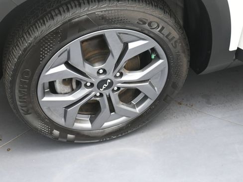 Used 2024 Kia Seltos LX AWD/4WD image 13