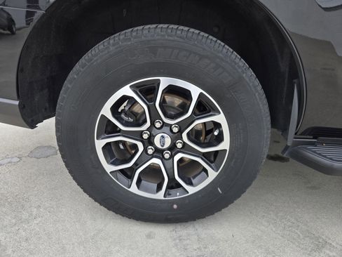 Used 2024 Ford Expedition XLT image 32