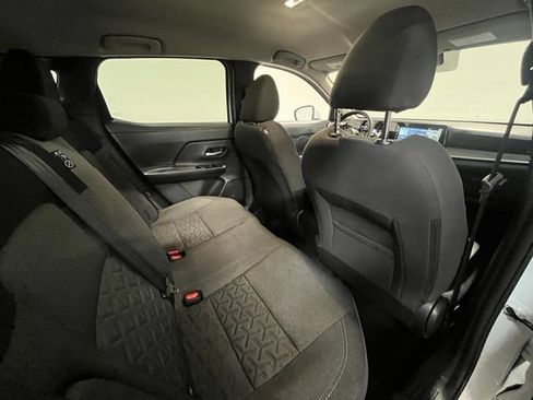 Used 2025 Nissan Kicks SV AWD/4WD image 12