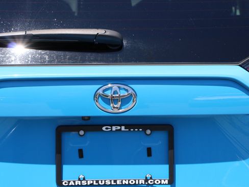 Used 2020 Toyota RAV4 XLE Premium FWD image 5