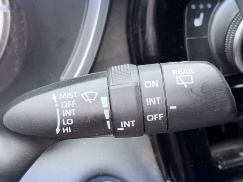 Used 2022 Toyota Highlander XLE FWD image 13
