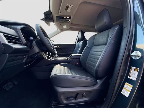 New 2025 Mitsubishi Outlander SE image 22