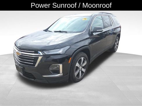 Used 2022 Chevrolet Traverse LT w/ LT Premium Package image 8