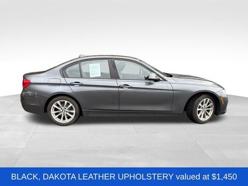 Used 2018 BMW 320i xDrive Sedan w/ Premium Package image 8
