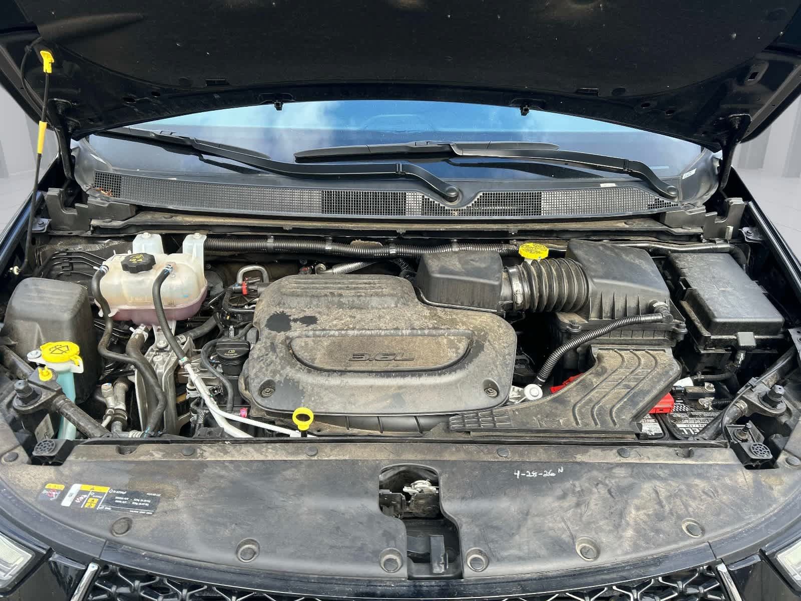 Used 2024 Chrysler Pacifica Touring-L FWD image 11