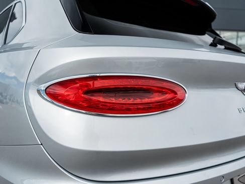 Certified 2023 Bentley Bentayga AWD/4WD image 12