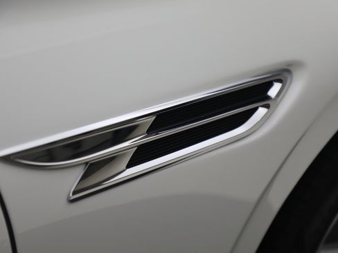 Certified 2024 Bentley Flying Spur Plug-In Hybrid image 36